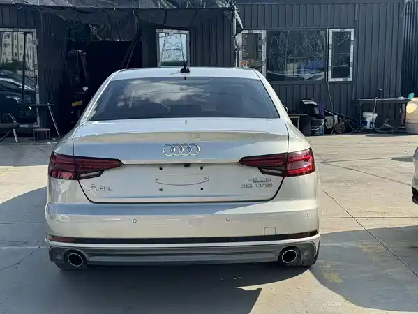 Audi A4L 2018