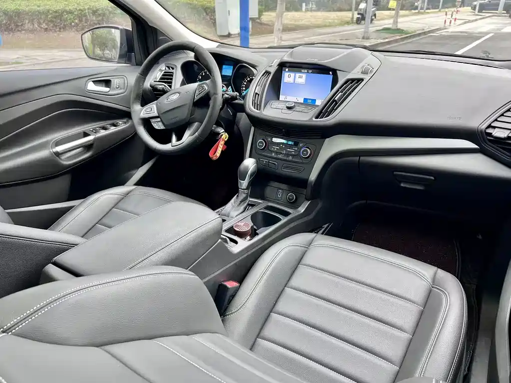 Ford Kuga 2020 — фото 11