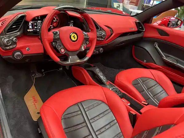 Ferrari 488 2016
