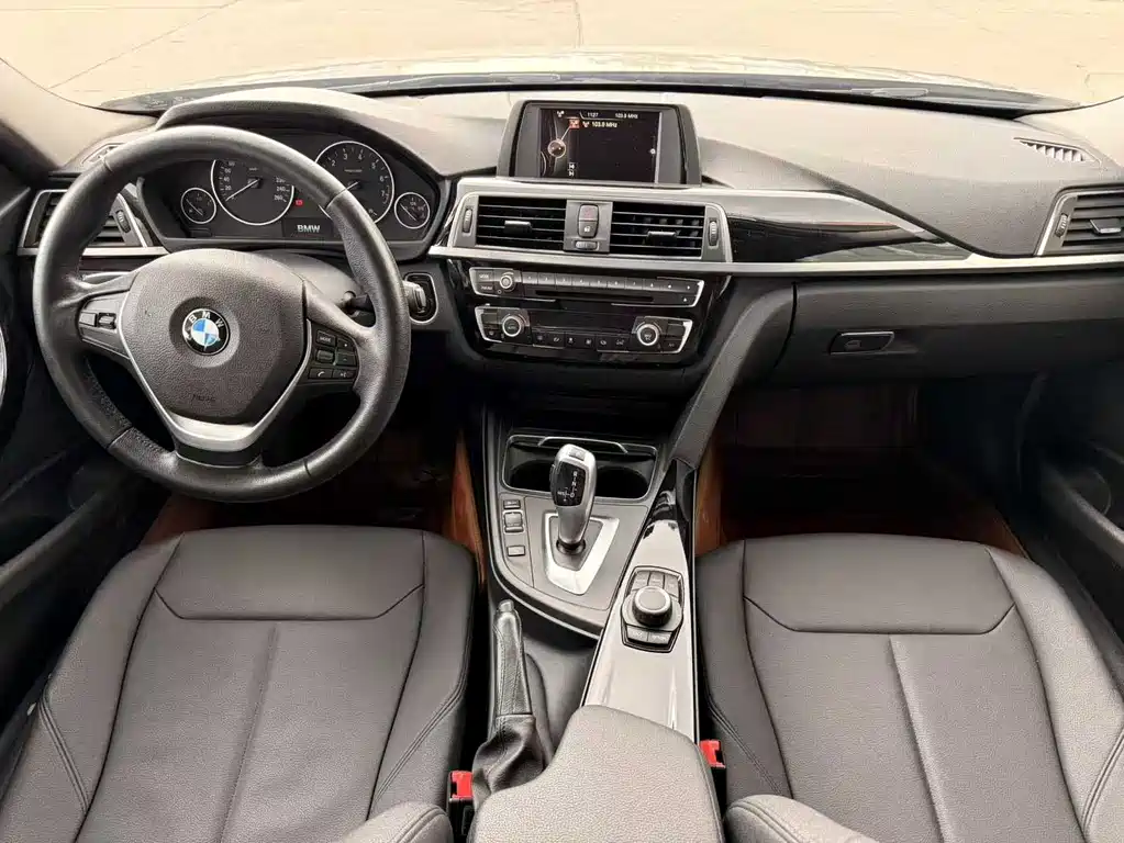 BMW 3 Series 2017 — фото 7