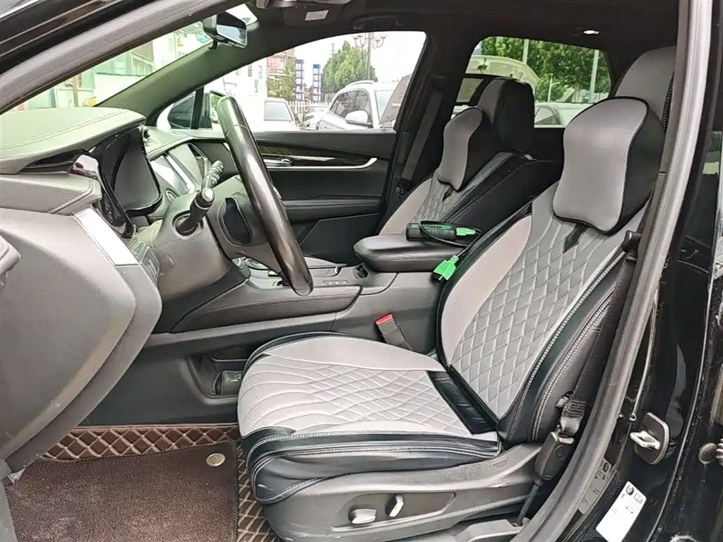 Cadillac XT5 2018 — фото 15