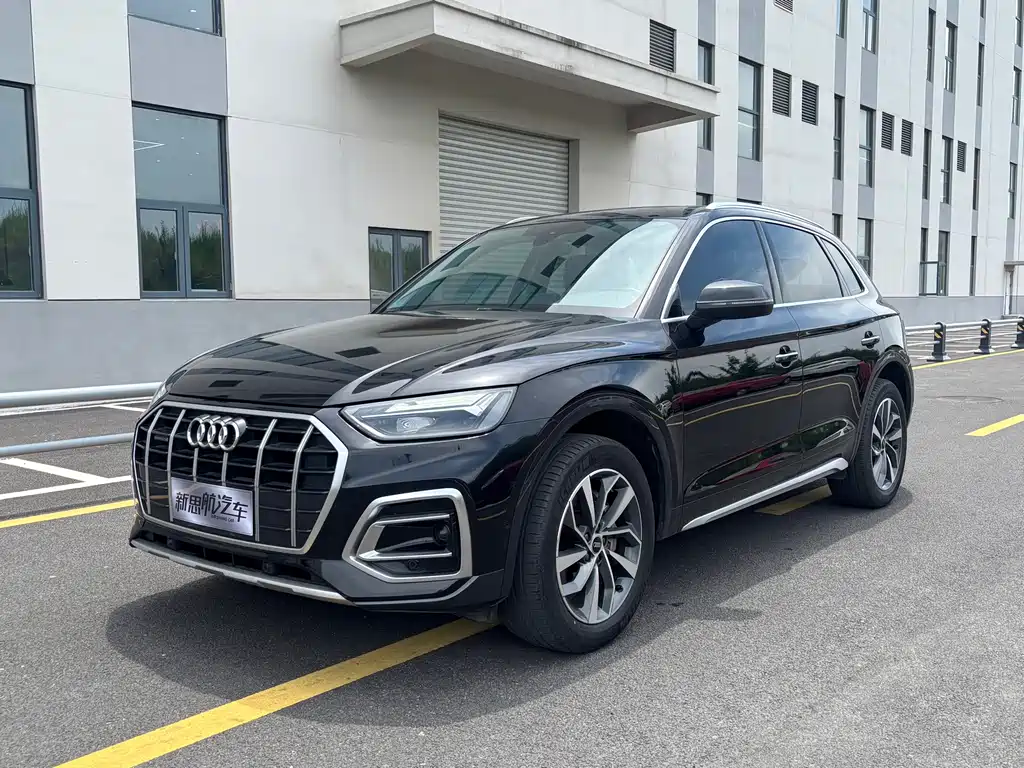Audi Q5L 2022 — фото 1