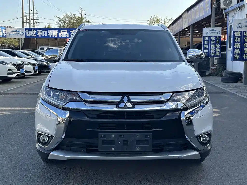 Mitsubishi Outlander 2016 — фото 2