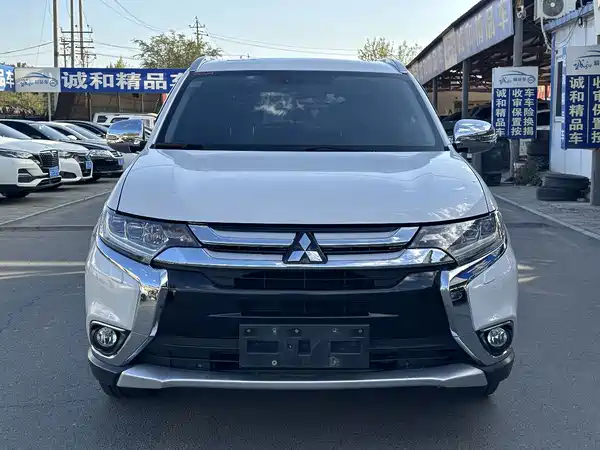 Mitsubishi Outlander 2016