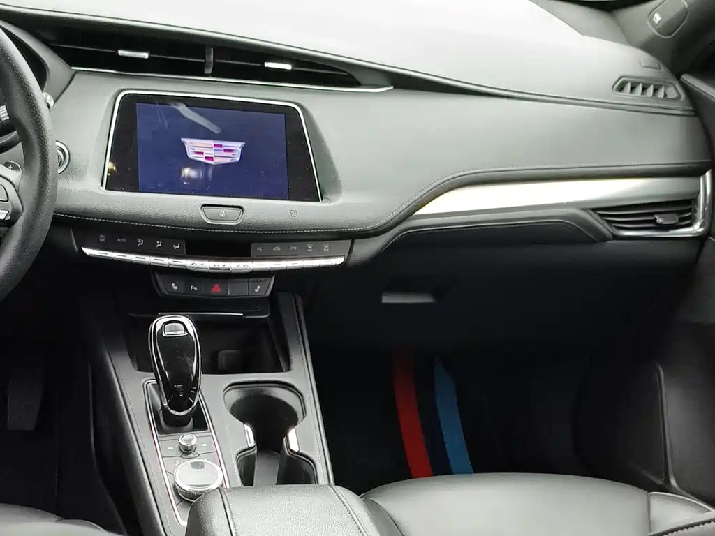 Cadillac XT4 2019 — фото 10