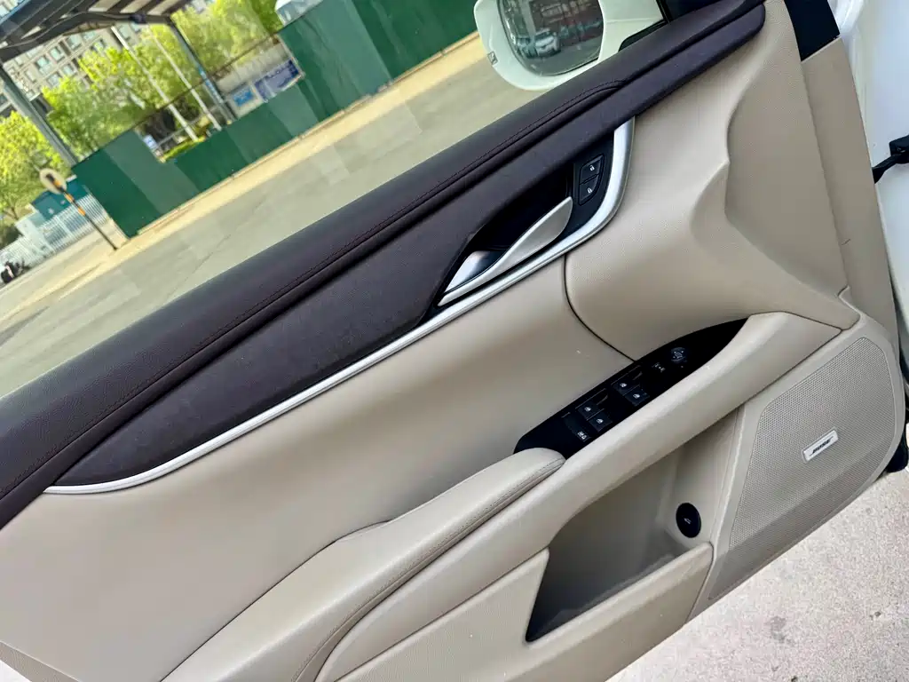 Cadillac XTS 2015 — фото 10