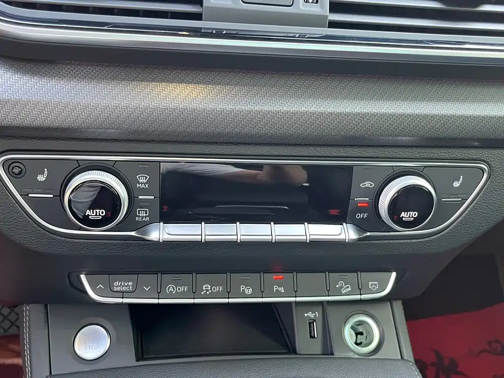 Audi Q5L 2023 — фото 23
