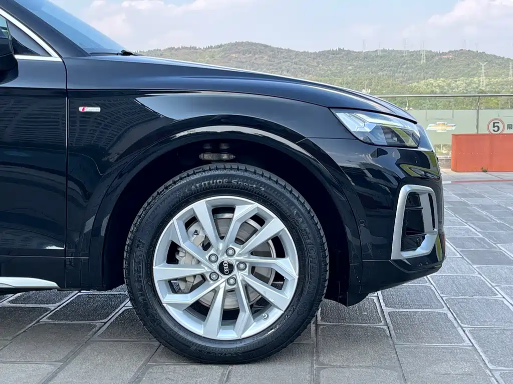 Audi Q5L 2023 — фото 17