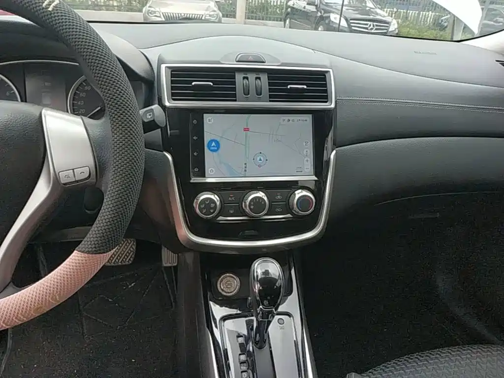 Nissan Tiida 2019 — фото 13