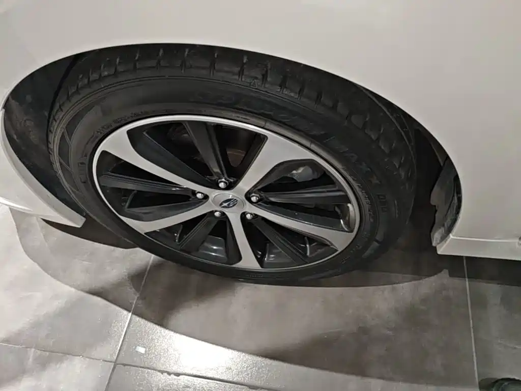 Subaru Legacy 2018 — фото 23