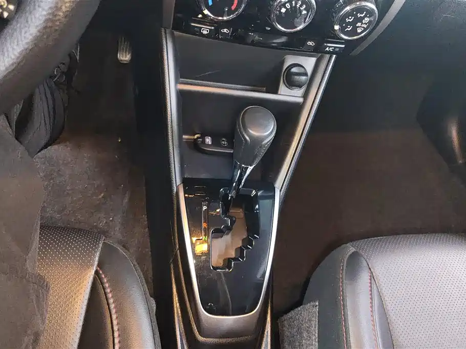Toyota Yaris L 2022 — фото 16