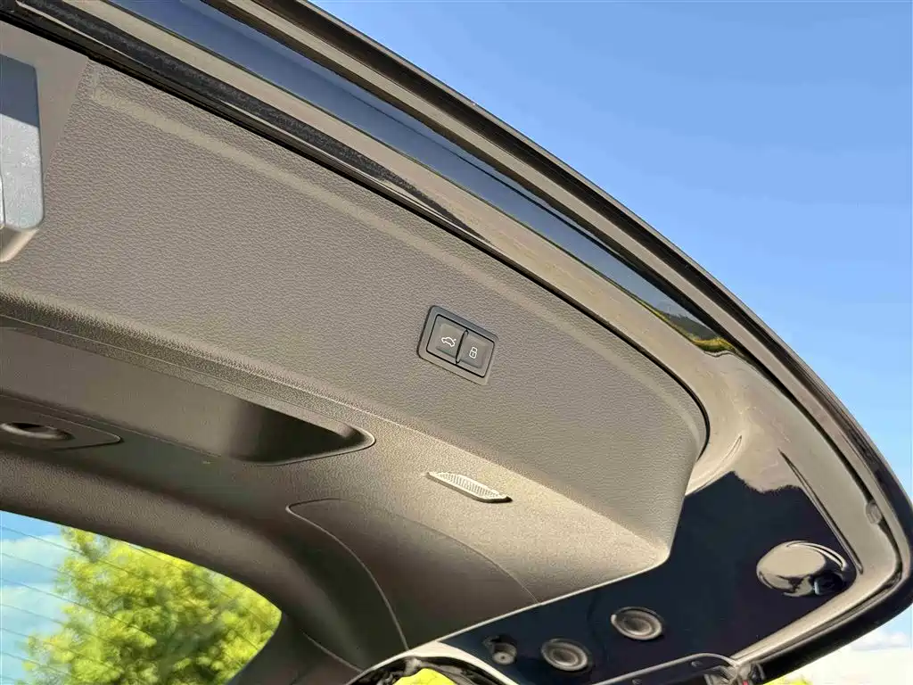 Audi Q5L 2023 — фото 25