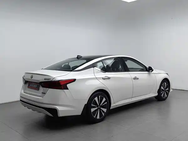Nissan Teana 2022