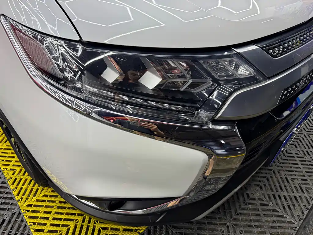 Mitsubishi Outlander 2019 — фото 17