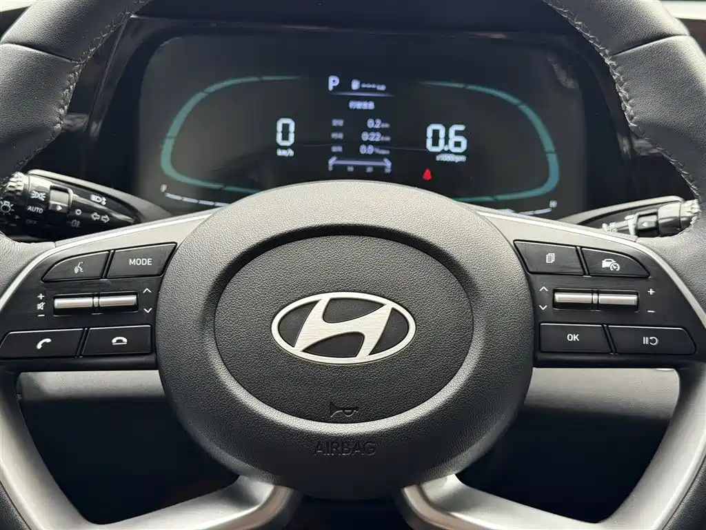 Hyundai Elantra 2023 — фото 6