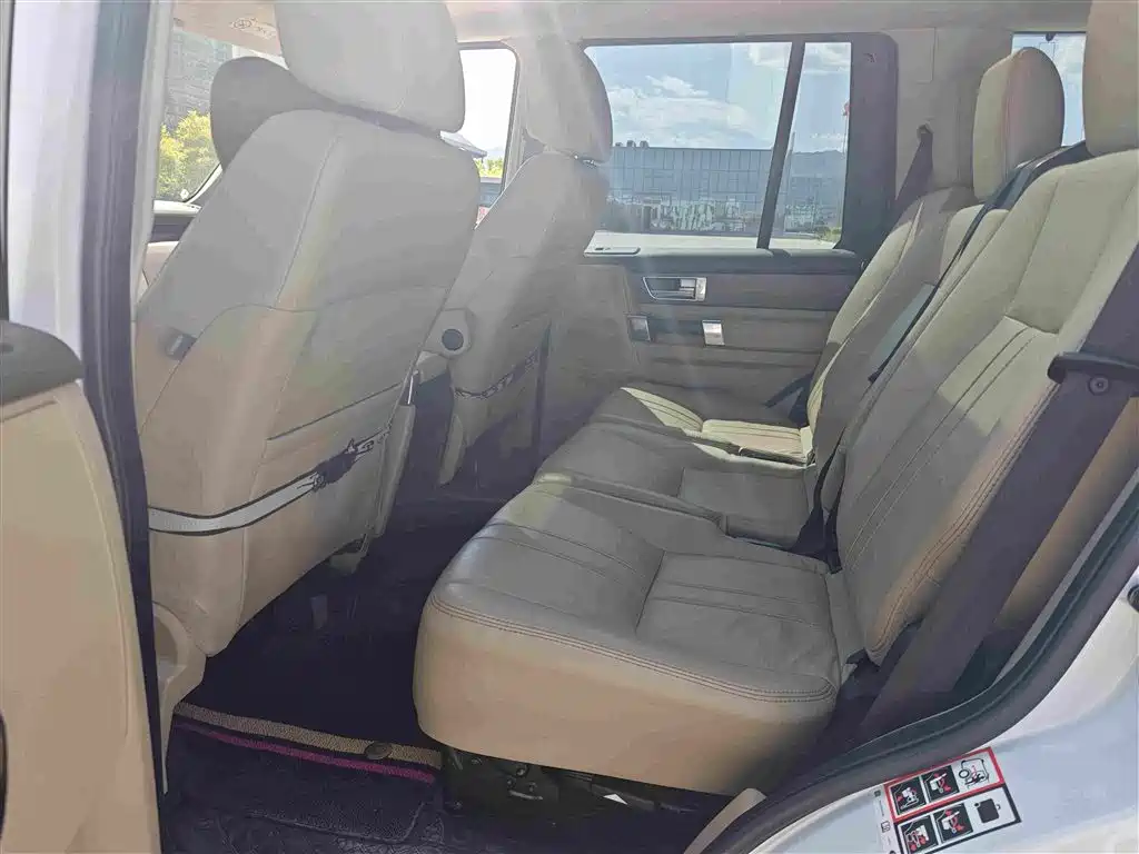 Land Rover Discovery 2015 — фото 8