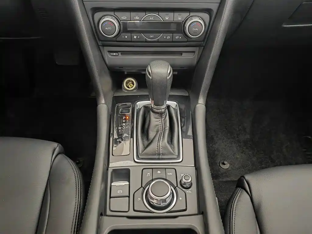 Mazda 3 Axela 2017 — фото 13