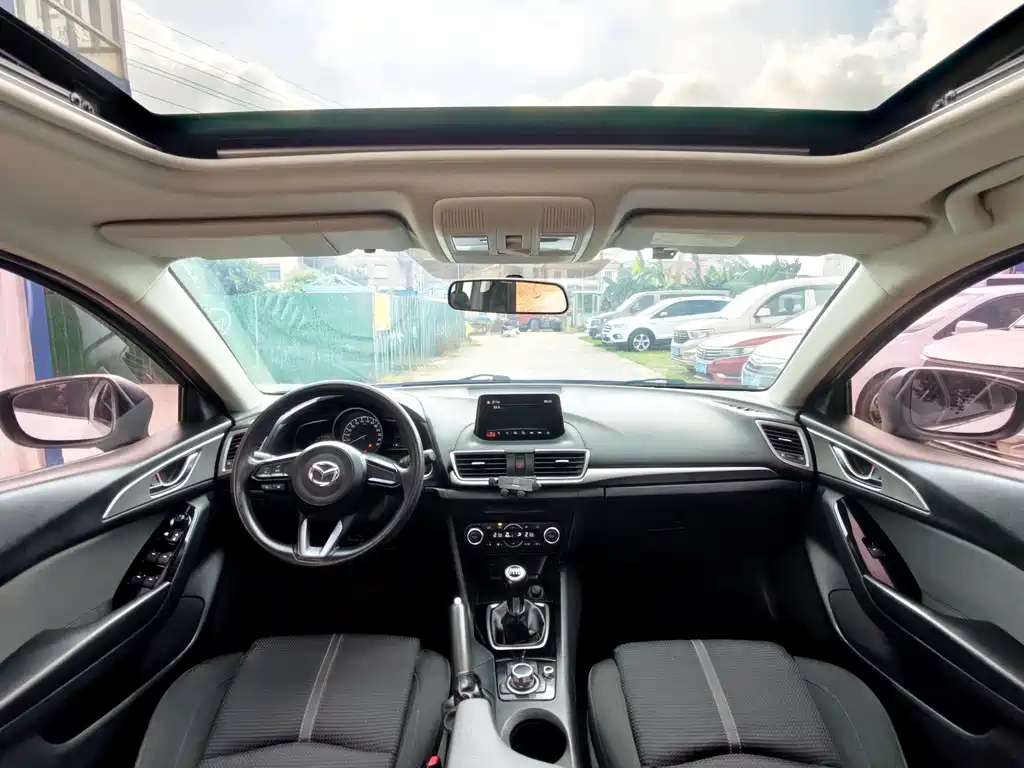 Mazda 3 Axela 2017 — фото 12