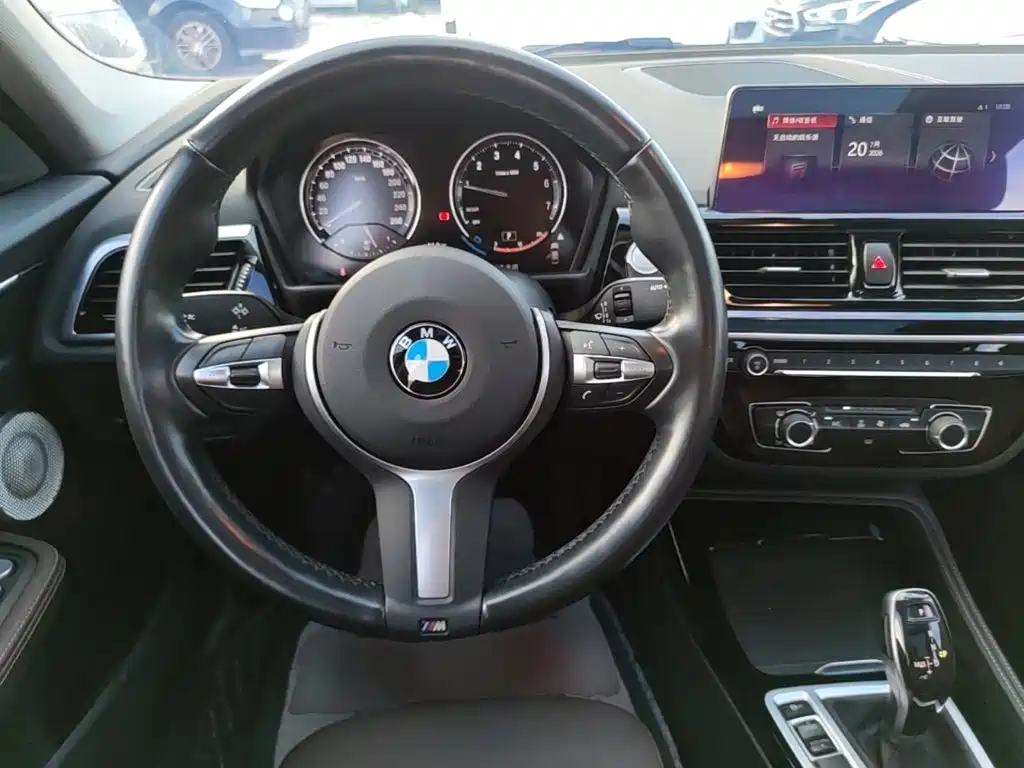 BMW 1 Series 2021 — фото 11