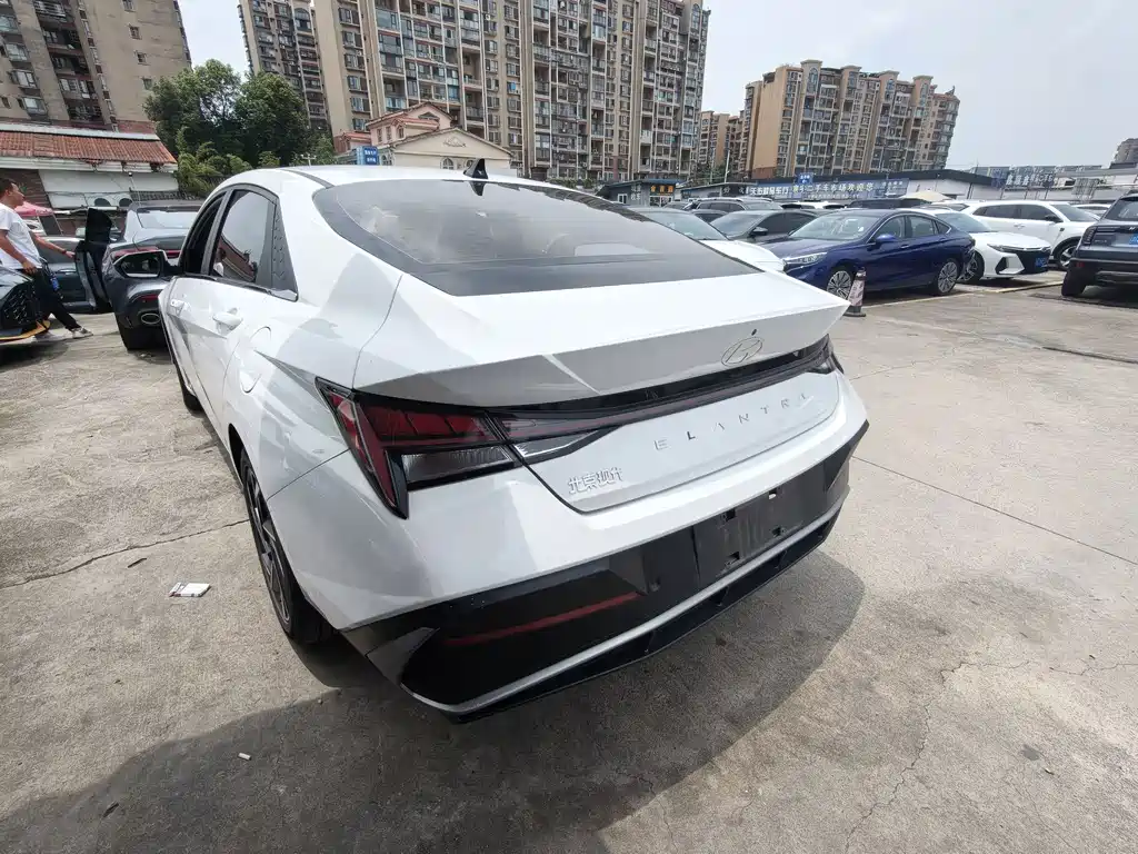 Hyundai Elantra 2023