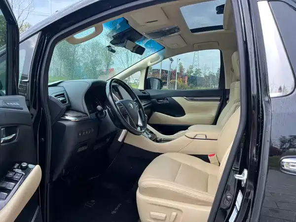 Toyota Alphard 2023