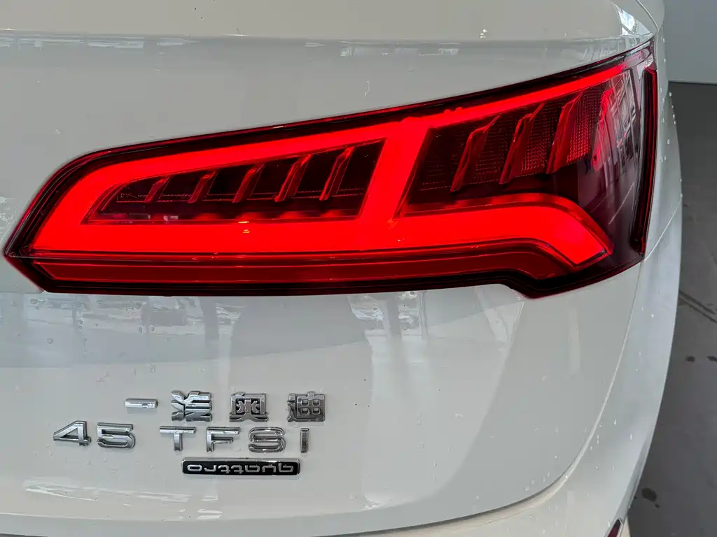 Audi Q5L 2021 — фото 11