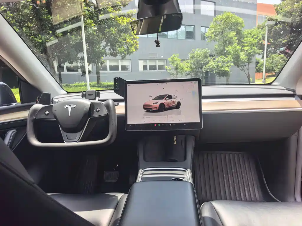 Tesla Model Y 2022 — фото 12