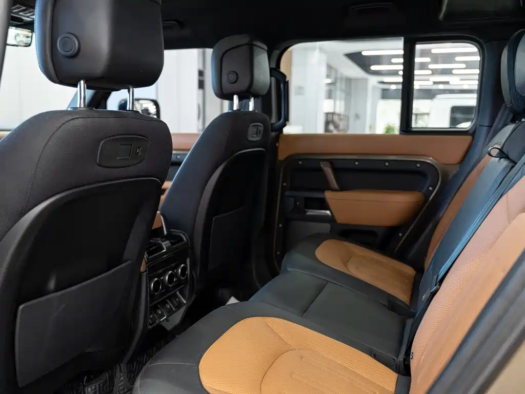 Land Rover Defender 2022 — фото 11