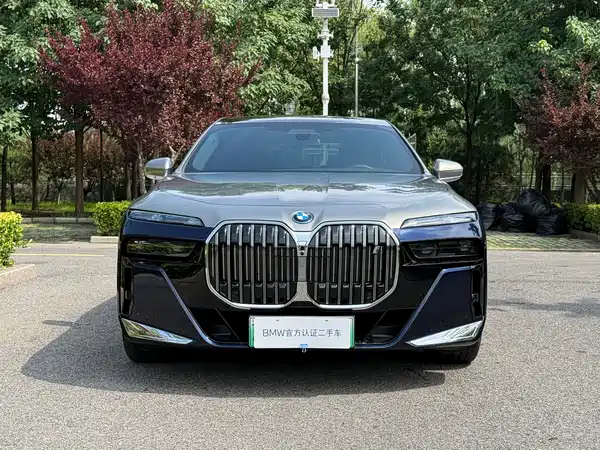 BMW i7 2025