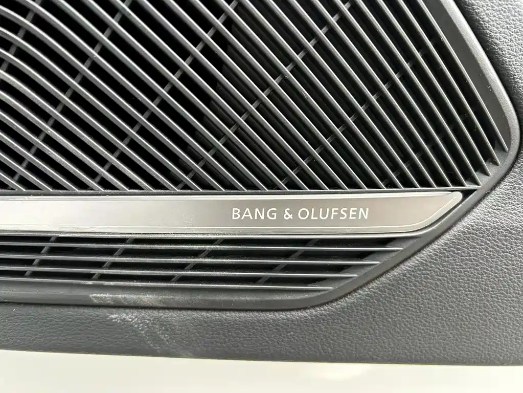 Audi A4L 2023 — фото 12