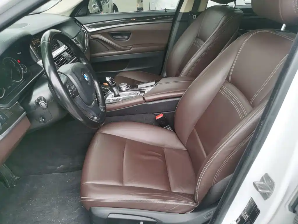 BMW 5 Series 2017 — фото 11