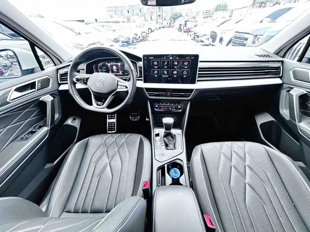 Volkswagen Tiguan L 2023 — фото 10