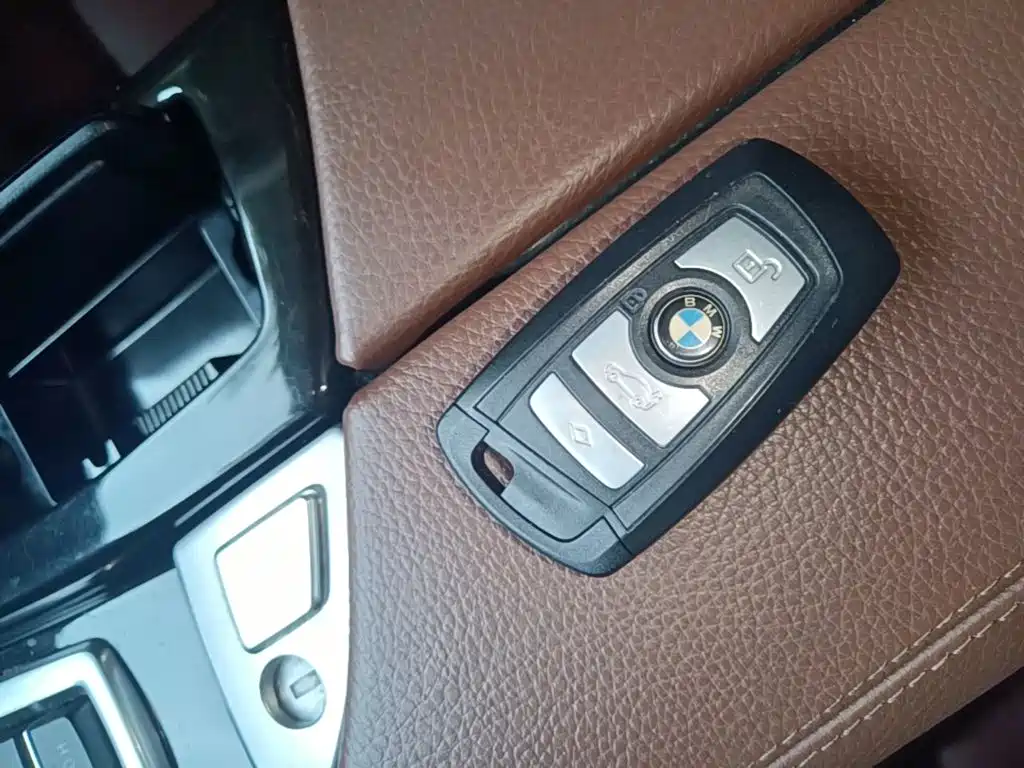 BMW 5 Series 2015 — фото 9
