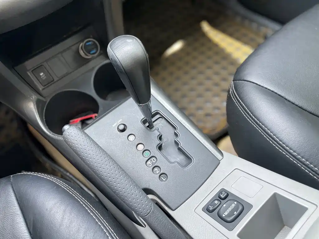 Toyota RAV4 2011 — фото 10