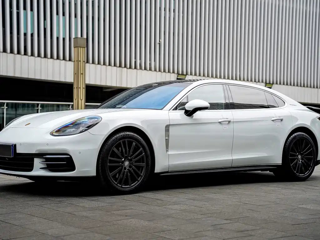 Porsche Panamera 2018 — фото 1