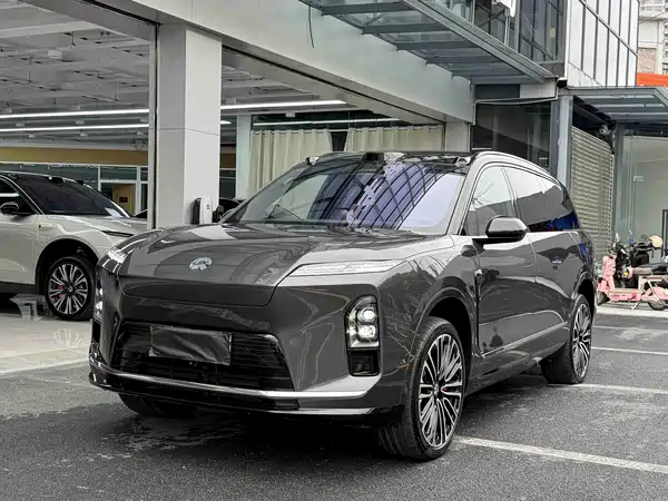 NIO ES8 2025