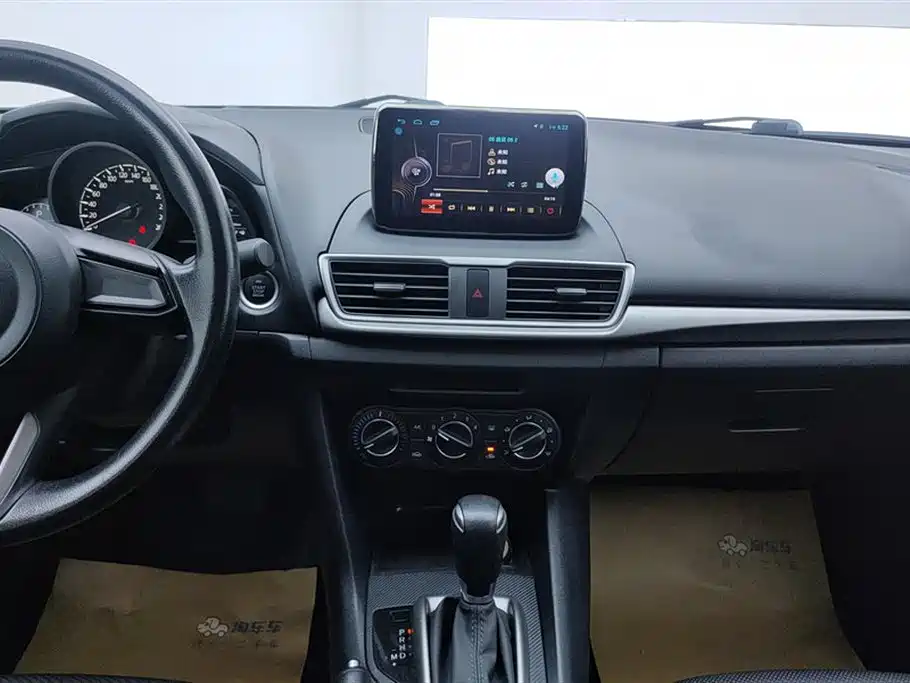 Mazda 3 Axela 2018 — фото 13