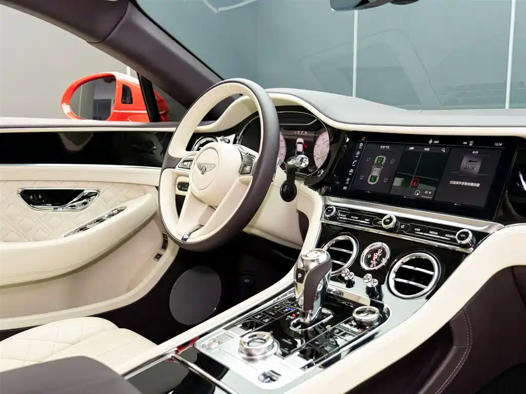 Bentley Continental 2020 — фото 18