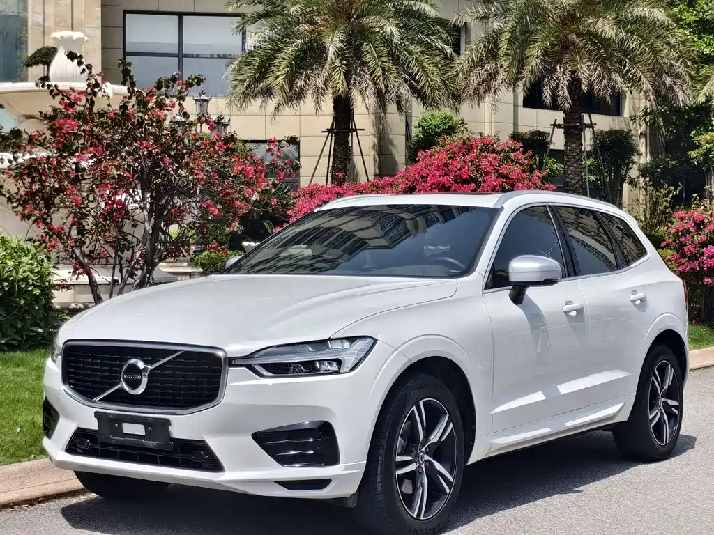 Volvo XC60 2019 — фото 1