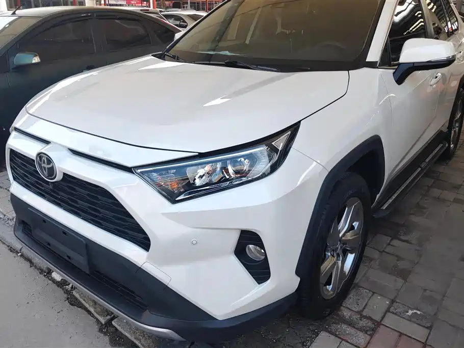 Toyota RAV4 2020 — фото 1