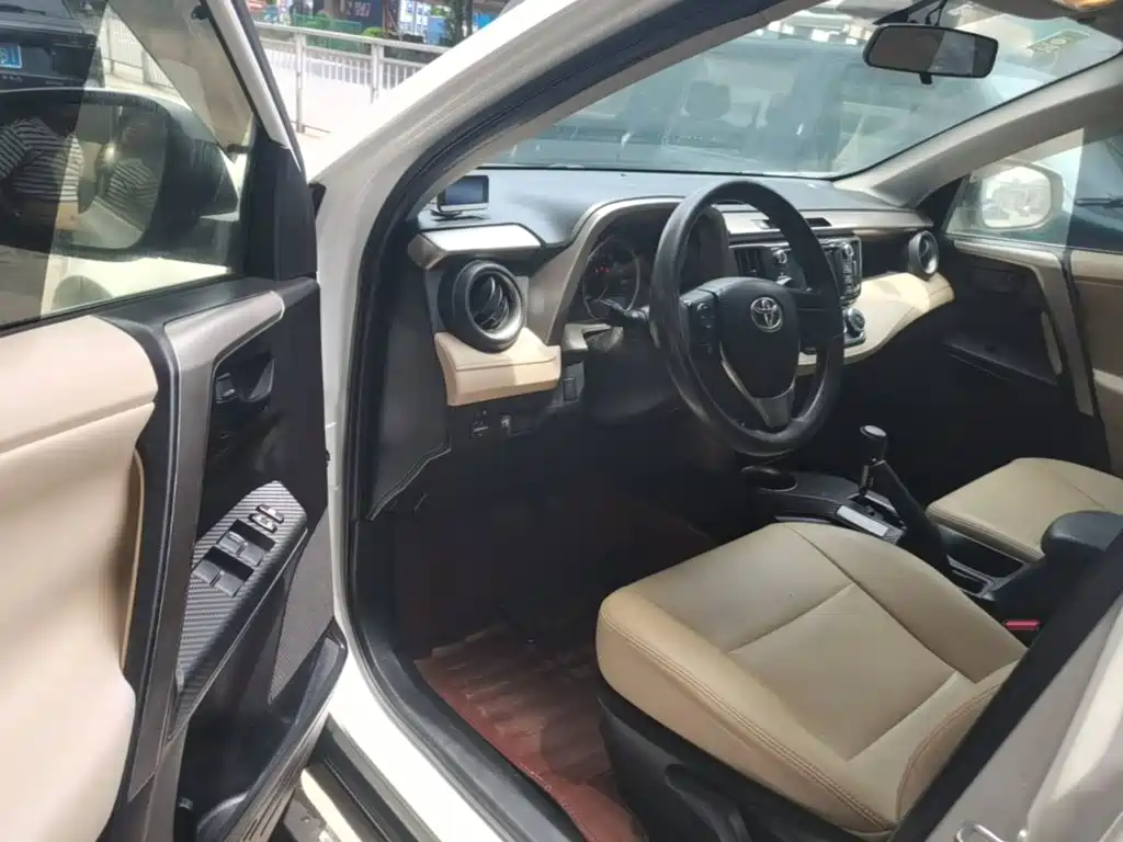 Toyota RAV4 2015 — фото 16