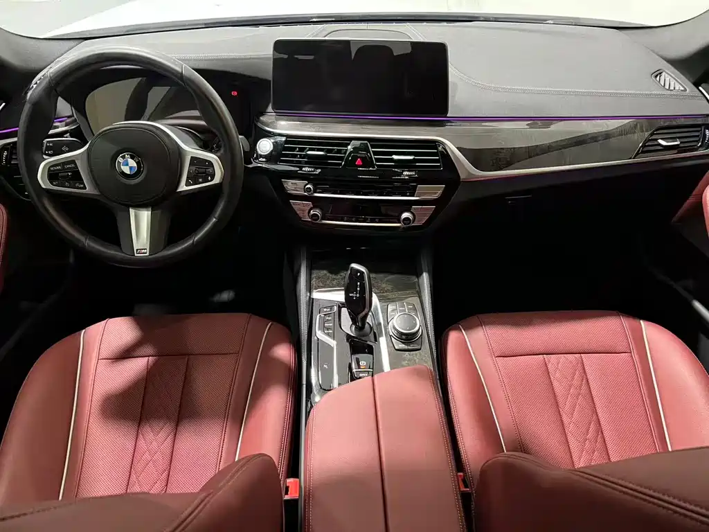 BMW 5 Series 2021 — фото 11