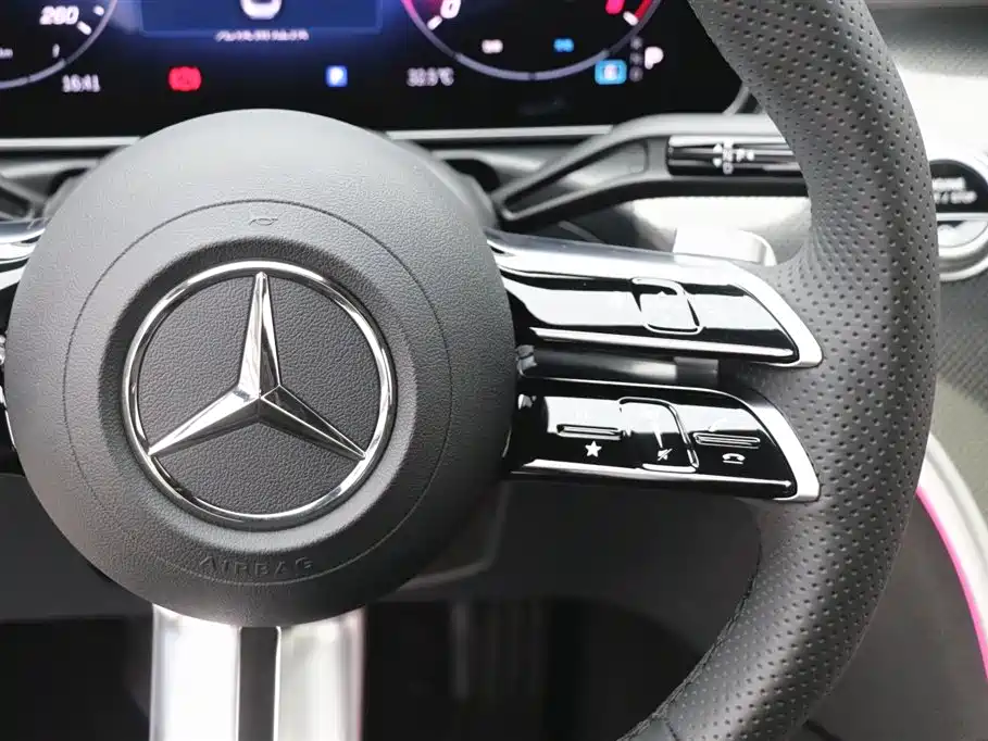 Mercedes-Benz C-Class 2025 — фото 16