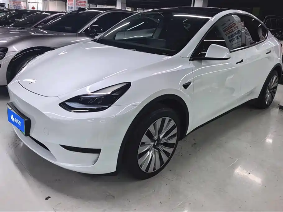 Tesla Model Y 2024 — фото 1