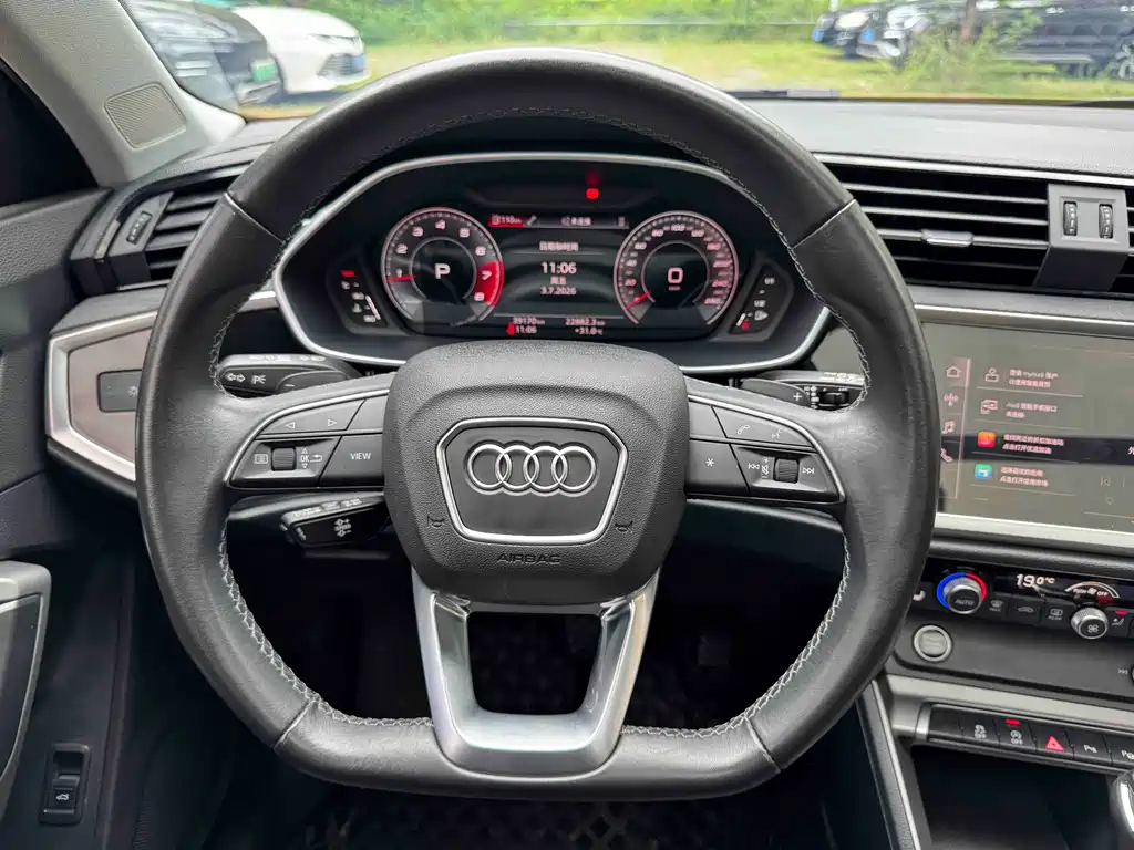 Audi Q3 2023 — фото 14