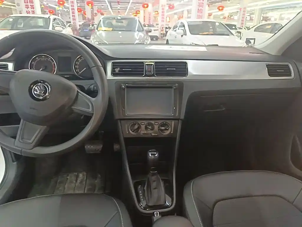 Skoda Rapid Spaceback 2017 — фото 13