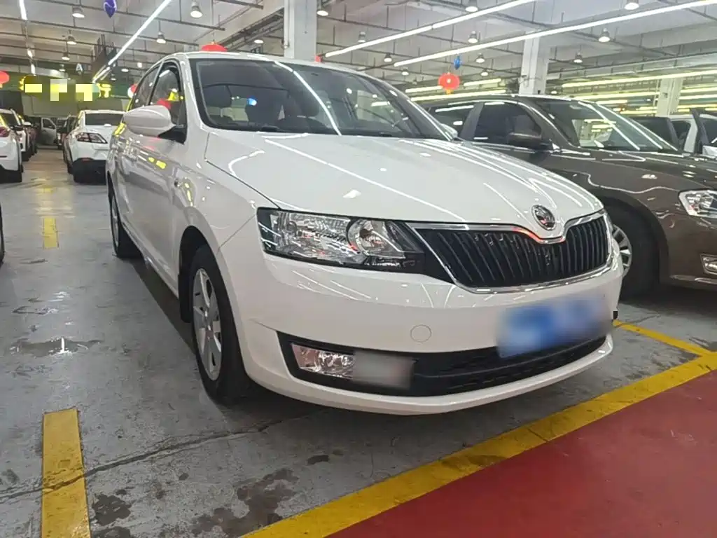 Skoda Rapid Spaceback 2017 — фото 4