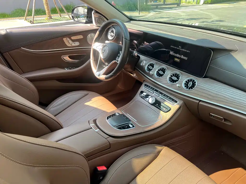 Mercedes-Benz E-Class 2024 — фото 16