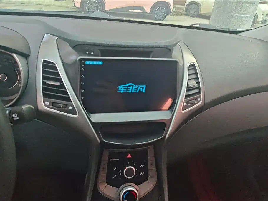 Hyundai Elantra Langdong 2017 — фото 13