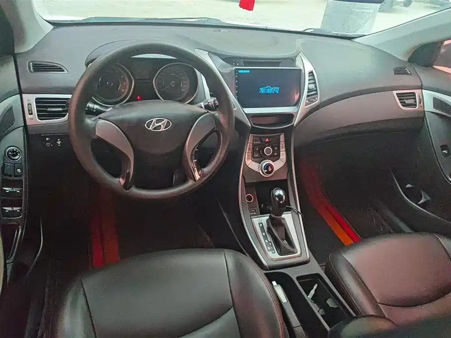 Hyundai Elantra Langdong 2017 — фото 12